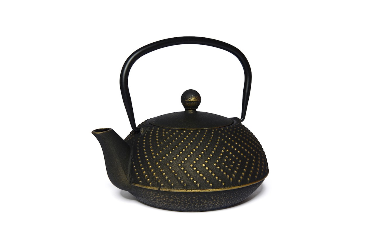 Bild von Maoci Arare modern schwarz gold Teekanne aus Gusseisen 0,9 L